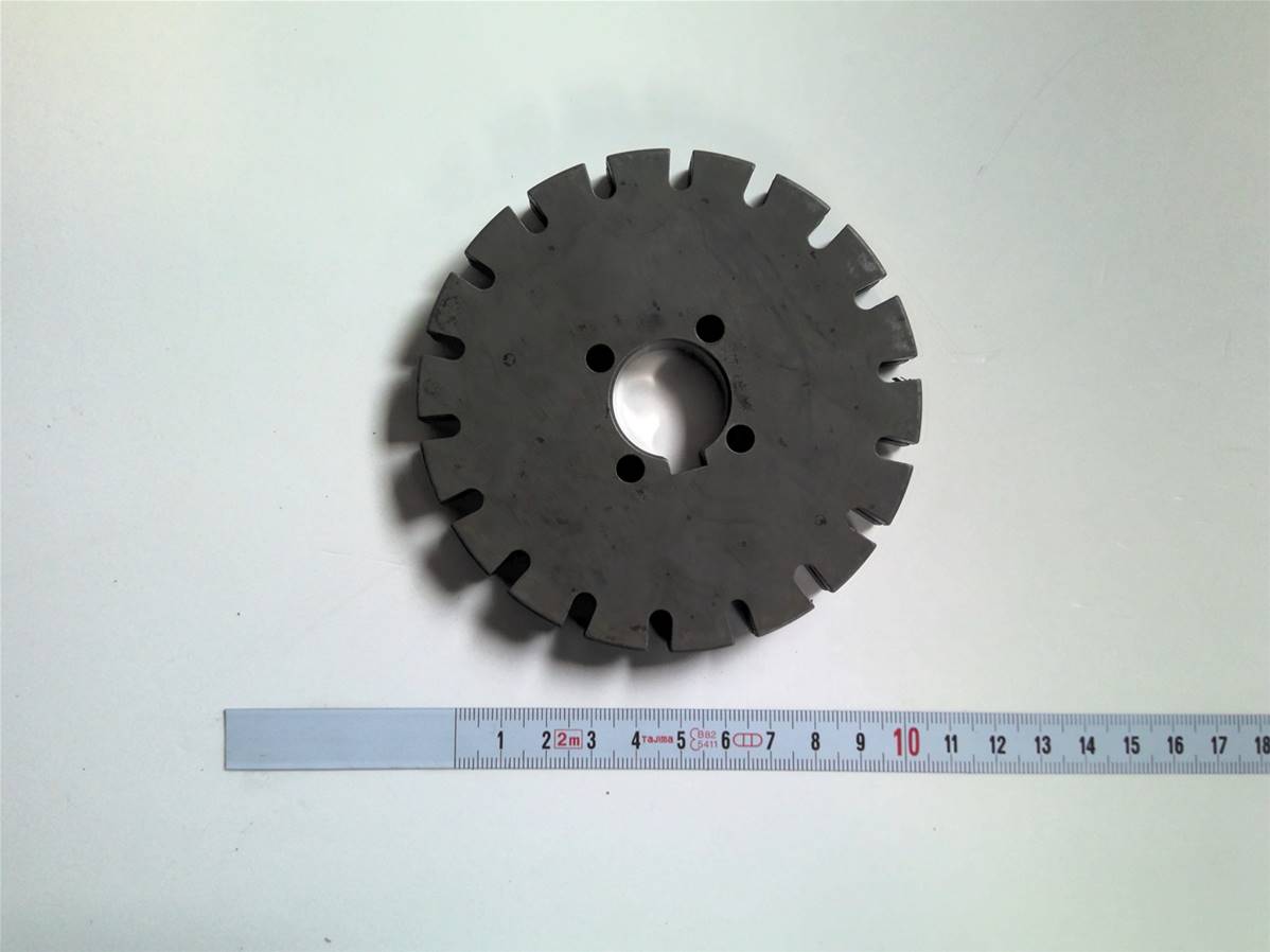 Pignon de scie F12-30 18 dents Ø25 mm Log Max RE549123