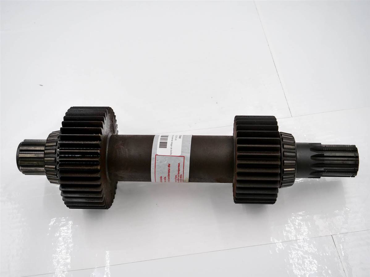 Arbre cannelé du premier étage de boîte occasion John Deere YZ105278-US